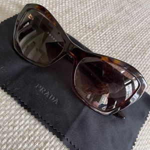 Prada CatEye sunglasses SPR 07X